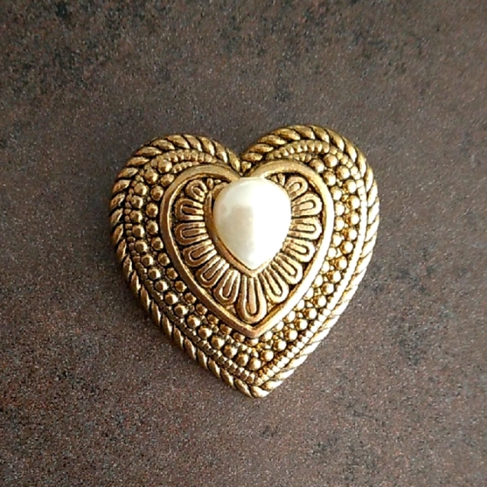 Vintage Faux Pearl Gold Heart Brooch